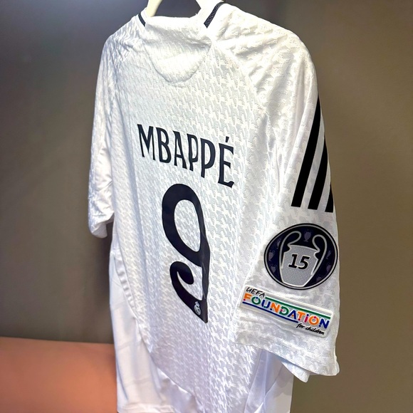 Real Madrid Jersey - Picture 1 of 8